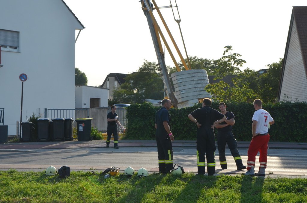 Kran drohte umzustuerzen Koeln Porz Zuendorf Hauptstr P028.JPG - Miklos Laubert